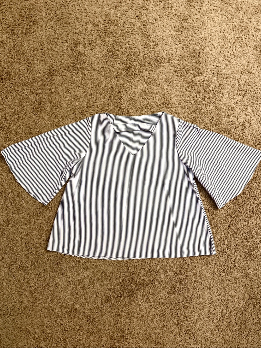 V-Neck Shirt Women size Small Navy Stripe Bell Sleeve Cutout Short Sleeve Shirt
